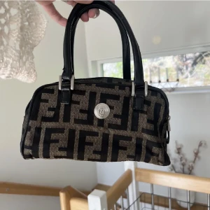 Fendi väska - :)