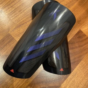 Adidas benskydd - Säljer dessa eftersom jag slutade med fotbollen, köpte dem för 279, har typ bara använt dem några få gånger ⚽️