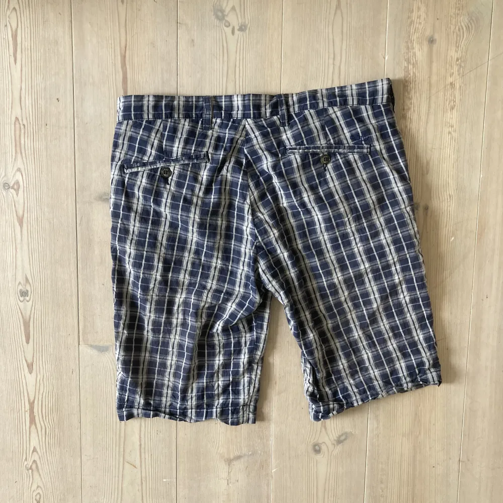 Rutiga shorts från italienska 40WEFT, köpta i Como  Storlek M  Sparsamt använda och i gott skick . Shorts.