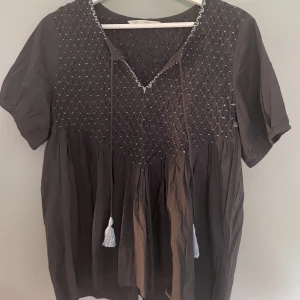 Odd Mollyblus - Grå fin Odd Mollyblus i strlk 1