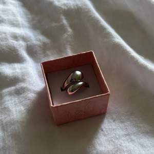Säljer denna ring från Olympia rings då den inte kommer till användning. Original priset var 129+frakt