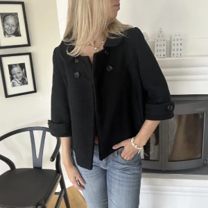 Trekvartsärmad kappa - Så fin trekvartsärmad kappa!! Köpt här på plick men itne använd av mig❤️passar en XS/S