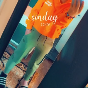 Nike tech byxa - Köpta i våras för 899kr storlek XxS. Säljer nu för 300kr