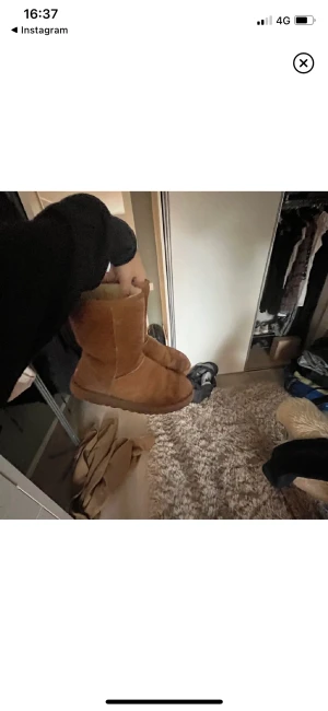 Uggs skor - Supersnygga höst- och vinterskor uggs som också är sjukt bekväma att använda nu i höst och vinter! Skulle säga att de passar en strl 38 också 💕