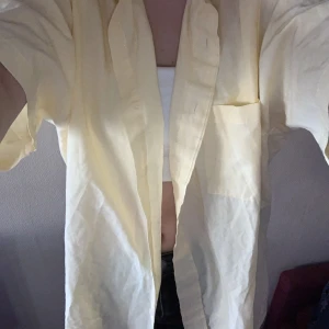 Skjorta  - Gul skjorta, oversized!