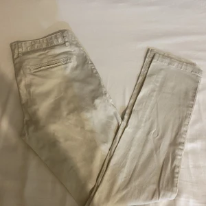Beige jeans  - Passar till S, lite skador men bra skick 