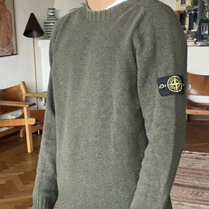 Stone Island sweatshirt - Knappt använd Stone Island tröja i 100%. Skick 9/10. Hör av er för fler bilder eller eventuella funderingar!