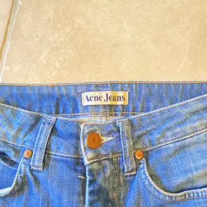 Jeans från Acne. Lågmidjade/midwaist. Använda fåtal gånger
