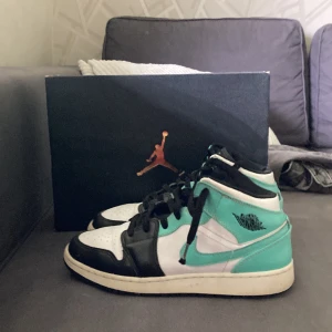 Jordan retro blue - Säljer använda skor 7/10 skick