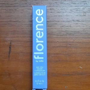florence consiler  - Hej, jag säljer den för att den är för ljus för mig. Aldrig använd. Köpte den på HM för 110 men säljer för 95. Pris kan diskuteras.