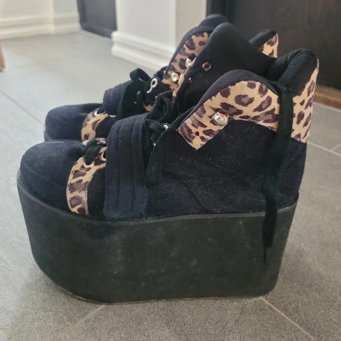 Höga platåskor Nelly, liknar Buffalo st 36 - 90