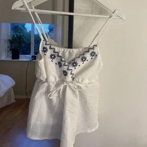 Topp - Topp i storlek M, använd en gång! Säljer för 90kr