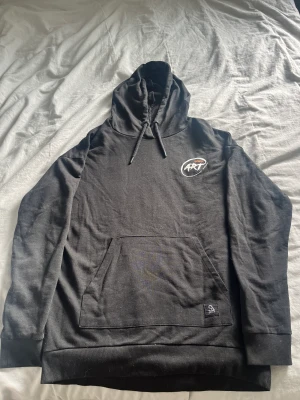 Hoodie - Säljer för den inte andvänds. Köparen står för frakten 
