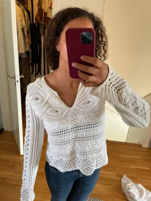 Stickad odd molly tröja - Nästan helt oanvänd, har ett litet hål som knappt syns under armhållan därav reducerat pris. 