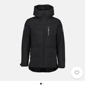 Sail racing jacka  - En mycket skön vinter jacka med bra kvalitet. Använd endast ett par gånger. Men fick en ny så har ingen användning av den ❤️ Jag köpte den för 3 999kr