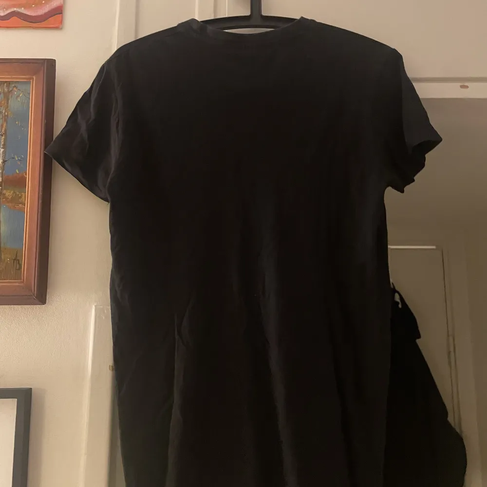 Ascool ”fuck google ask me” tröja som tyvärr inte används längre. Den sitter bra på mig som är 180! Priset är diskuterbart 🌟🤞. T-shirts.