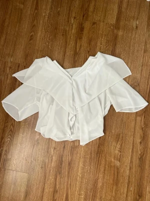 Vit blus  - Jättefin blus, bra skick 