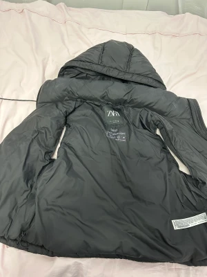 Väst från zara - Storlek M säljes för 150 kr