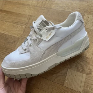 Puma sneakers  - Följ profilen och få 5% i rabatt   Produktens skick: mycket bra   Storlek: 40  För mer info, kontakta mig 😀