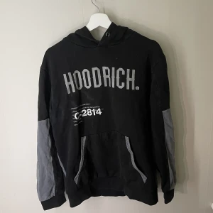 Hoodrich hoodie - Den är lite urtvättad!