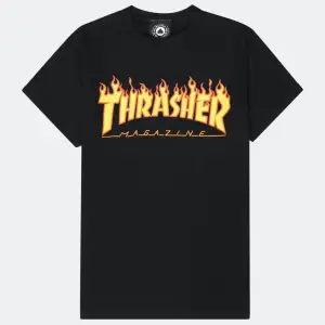 Thrasher t-shirt i storlek small, nypris 499kr🦋 hör av er vid minsta intresse eller fundering 🥰