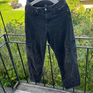 Sweet Sktbs cargo Jeans  - SÄNKT PRIS Gråa Cargo Jeans från Sweet sktbs. Skick: Väldigt bra. Nästan oanvända
