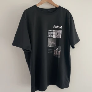 Nasa Tee - 2xl - Väldigt Nice Nasa Tee i storlek 2xl