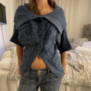 Stickad kofta med trekvartsärm - Sjukt snygg kofta med trekvartsärm!!😍