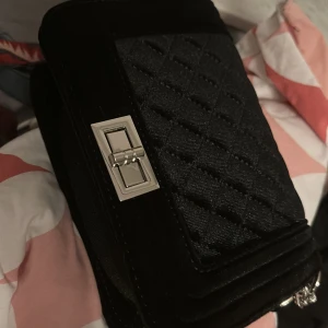 Väska  - Säljer denna väskan den är helt ny och oanväd