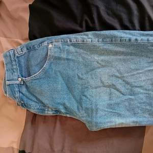 Pull&Bear jeans i storlek 42