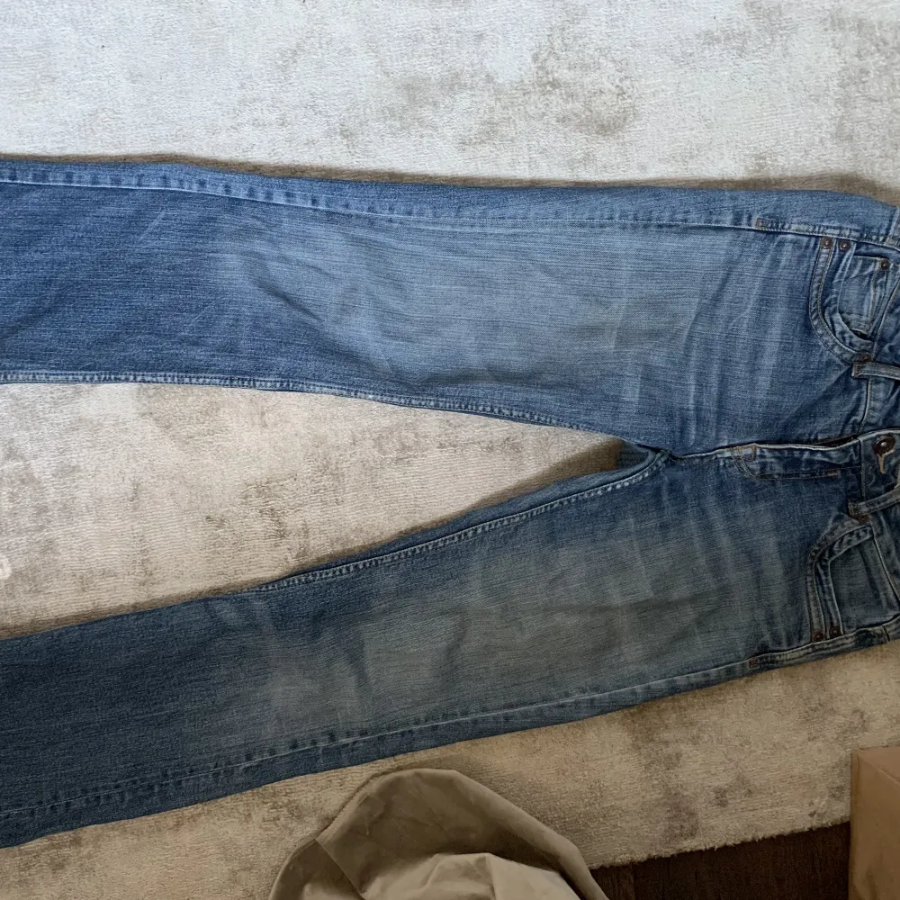 Säljer mina midrise jeans från base med coola fickor!. Jeans & Byxor.