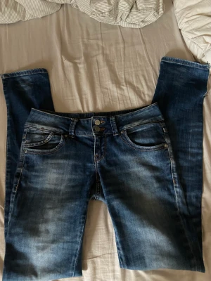 Ltb jeans  - Säljer mina Low waist jeans från ltb köpte dom just här på plick men dom va lite långa på mig som är 165 cm💓💓