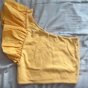 Topp - Använd en gång därför som helt ny Passar både S och M