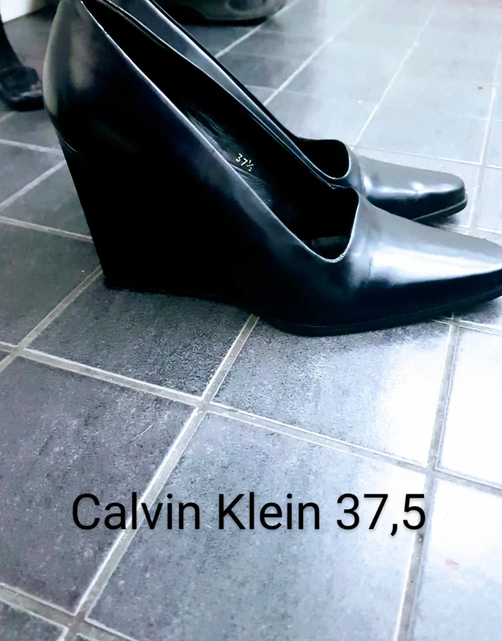 Kilklackar 37,5 . Calvin Klein. Skor.