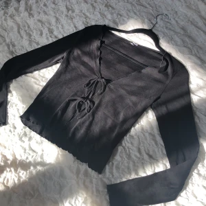 Svart Tröja/Kofta - Storlek Medim tröja eller kofta