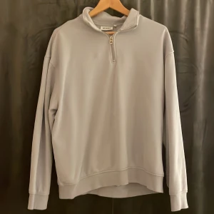 Sweatshirt  - Sygg sweatshirt som jag nu ska sälja. Bra skick 9/10. 