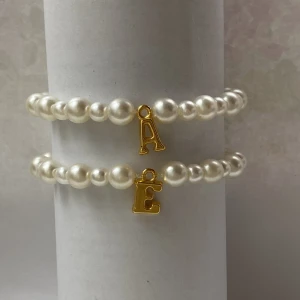 Bokstavs armband  - Bokstavs armband. Kan göra alla bokstäver förutom Å,Ä,Ö. Vid frågor eller specifika önskemål är det bara att skriva🤍