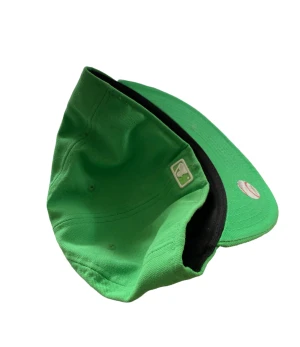 59 fifty keps - En svin snygg 59fifty keps! Väldigt bra skick 9/10! Inga större defekter förutom ett litet svart stäck på sidan (skriv då skickar jag bild) KÖPAREN STÅR FÖR FRAKTEN! KONTAKTA INNAN KÖP ELLER VID FLERA FRÅGOR!