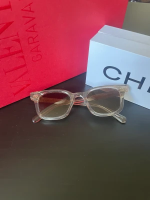 Chimi 02 - Säljer mina chimis 02 i färgen ecru då dom inte kommer till användning. Köpta på NK i somras. Allt OG ingår, priset är inte hugget i sten.