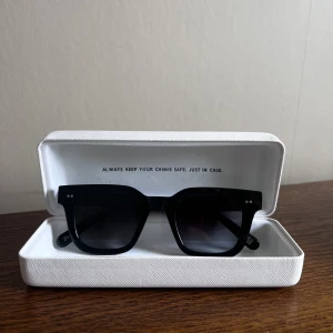 Chimi  - Svarta chimi solglasögon i modellen 04  Berry. Sparsamt använda, inga repor eller synligt slitage 