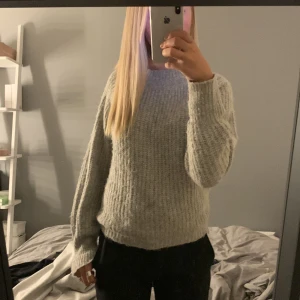Stickad tröja - Grå stickad tröja perfekt till våren!!! 🤍