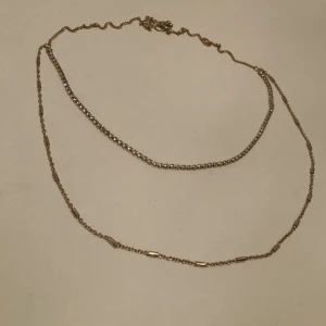 Halsband i nyskick - Säljer ett fint oanvänt halsband 