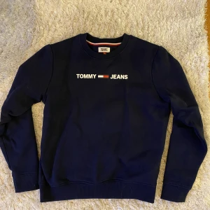 Tommy Hilfiger sweater  - Använd 1 gång. 200 kr + frakt 