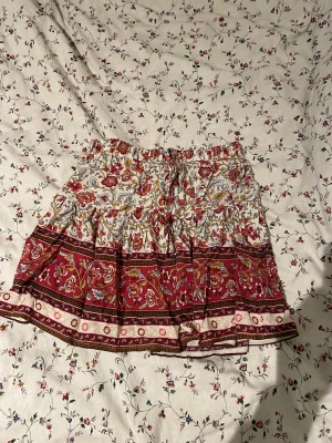 Kjol - Säljes då den inte kommer till användning men så snyggt mönster 🥰