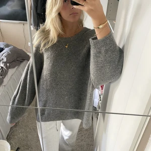 Stickad tröja - Så fin grå stickad tröja