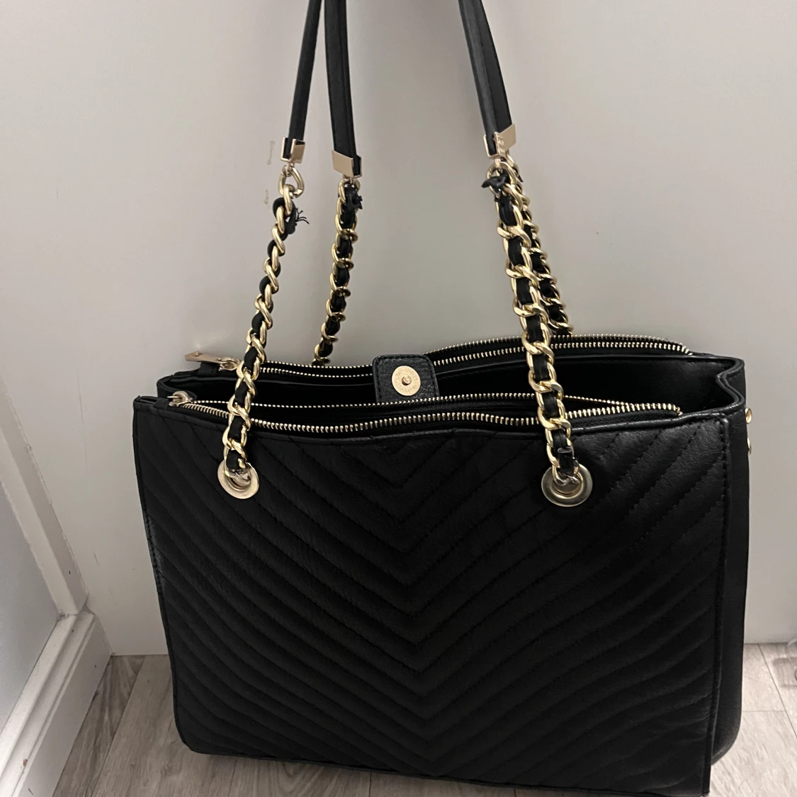 Stor svart väska 