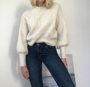 Stickad vit tröja - Stickad vit tröja från &other stories