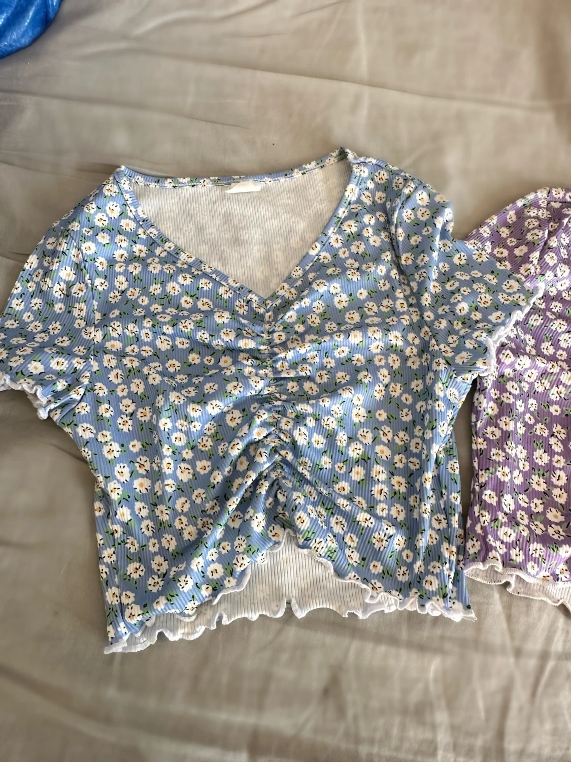 2 kortärmade toppar