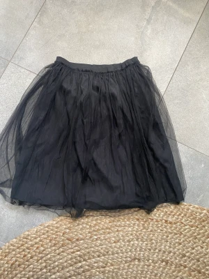 Kjol - Svart kjol från Lise Sandahl