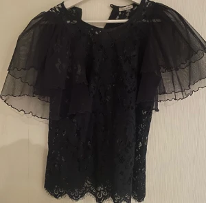 Blus - Supersnygg fest topp från Ida Sjöstedt, använd typ två gånger💞